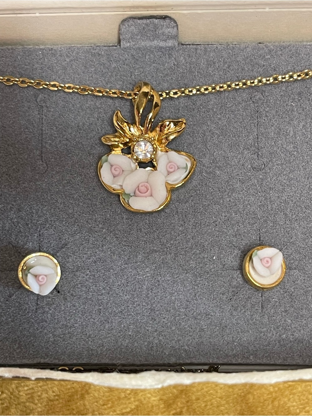 1996 Avon porcelain rose necklace & earrings